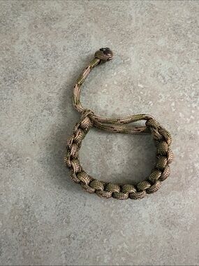 Men's Braided Paracord Bracelet in Olive Brown